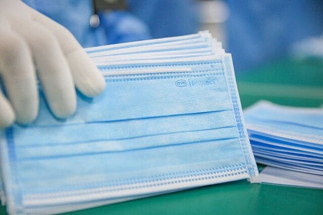 ساخت دستگاه تولید ماسک سه لایه در کشور