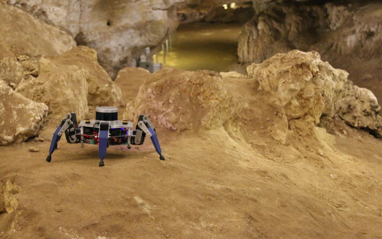 ساخت ربات عنکبوت برای اسکن غار
