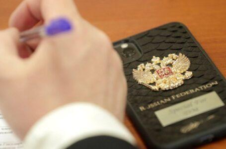 استفاده مقامات دولت روسیه از گوشی آیفون ممنوع شد