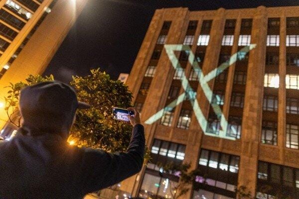 اخراج کارمند ایکس به دلیل انتشار پست انتقادی