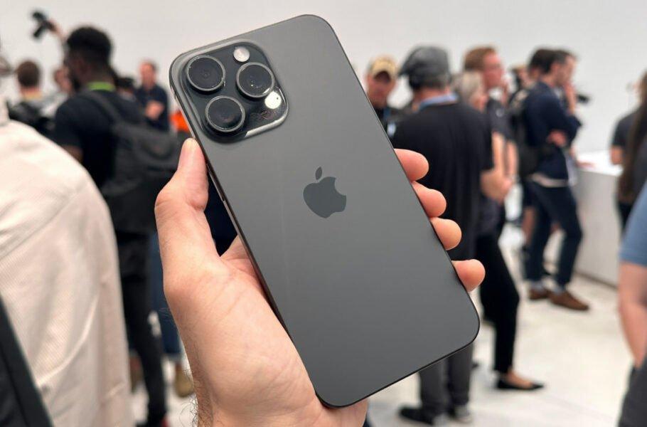 تخفیف کم‌سابقه آیفون ۱۵ در چین؛ افت فروش، اپل را ترسانده است